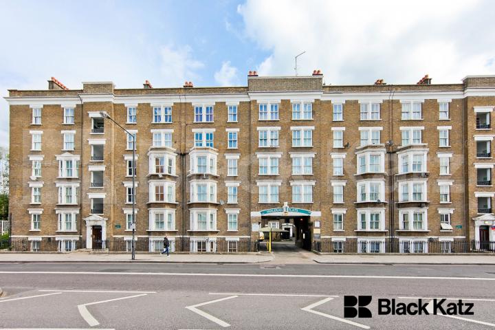 Stunning Communal Roof Terrace With Views Of The City Waleran Flats Old Kent Road, Borough